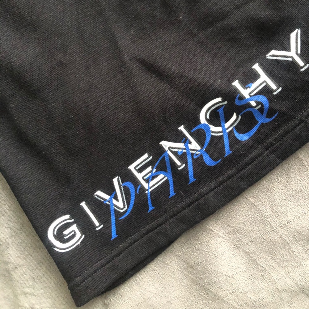 Givenchy Calligraphy - Picture 4 of 7